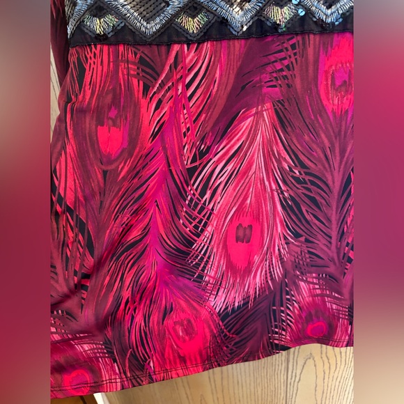 Beautifully red DRESS BARN peacock feather top - Picture 8 of 12